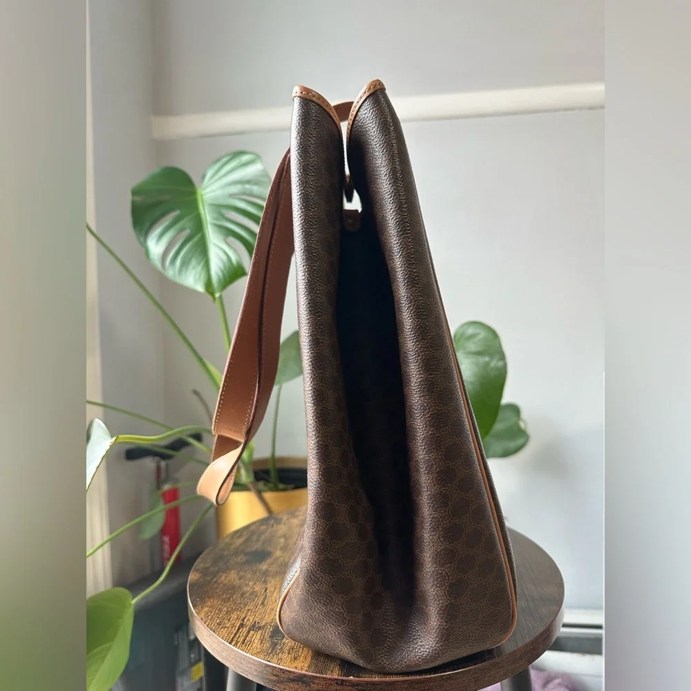 Celine Triomphe Tote Bag - Picture 4 of 14
